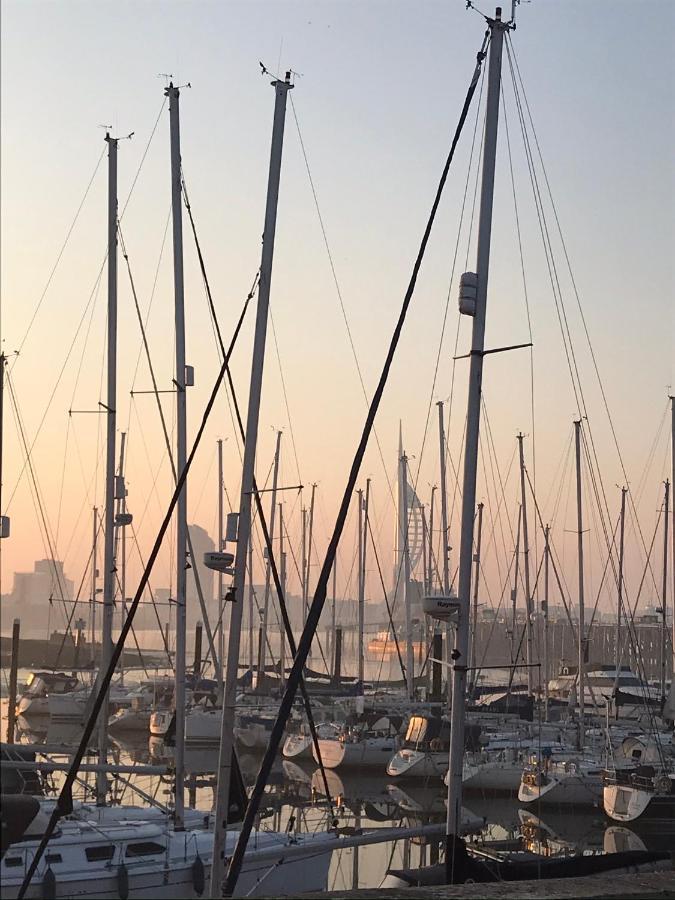 Stunning Marina Apartment Gosport Portsmouth Exterior foto